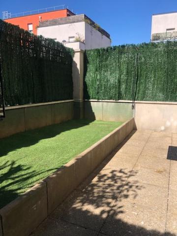 Logement Entier 2 Pieces Parking 5'Metro Saint-Denis-en-Margeride Exterior foto